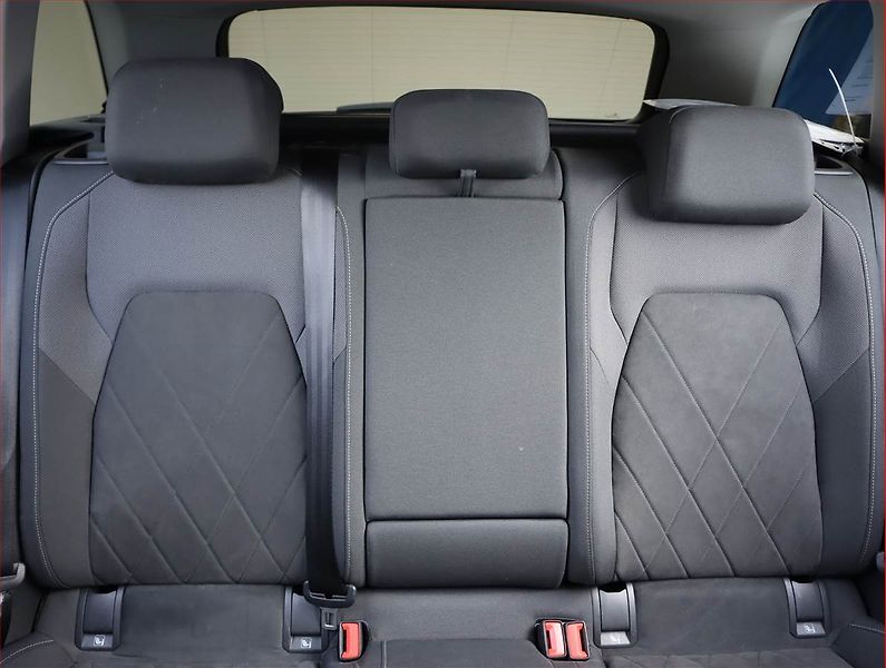 Volkswagen Golf (2022) Style 2.0 TDI, Automat - fotka 10 z 20