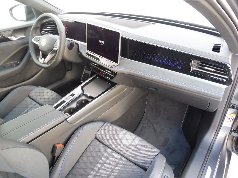 Volkswagen Passat (2026) Variant R-Line 2,0 TDI 110kW D - fotka 8 z 30