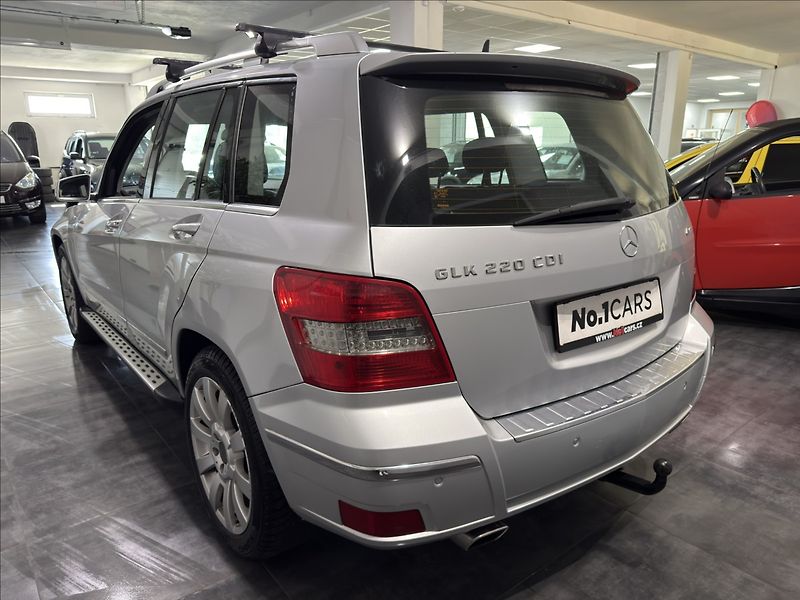 Mercedes-Benz GLK 2,2   220CDI AUTOMAT BI-XEN - fotka 4 z 31