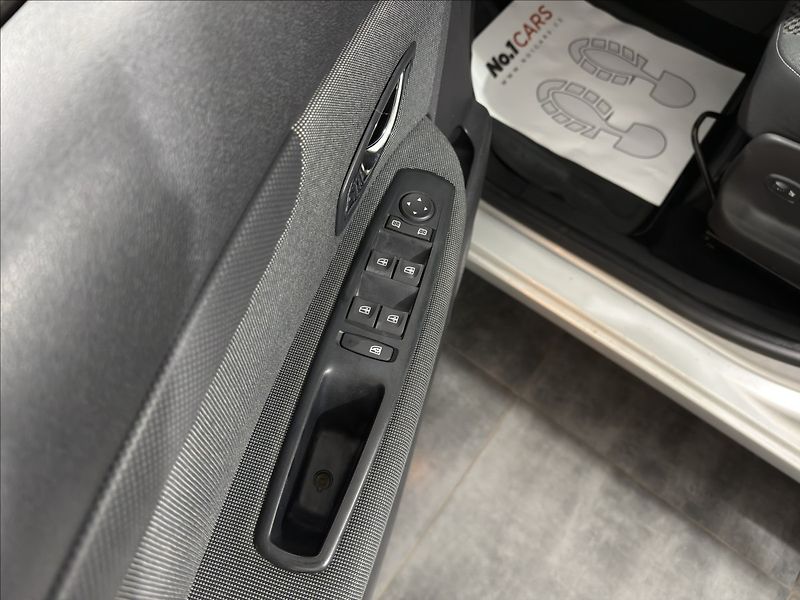 Renault Grand Scénic 1,5   DCI AUTOMAT NAVI ČIDLA - fotka 7 z 36