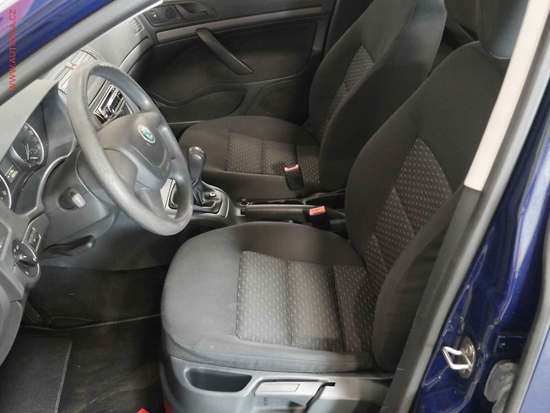 Škoda Octavia (2011) 1.6 16V, 2.maj,ČR, Klima - fotka 9 z 15