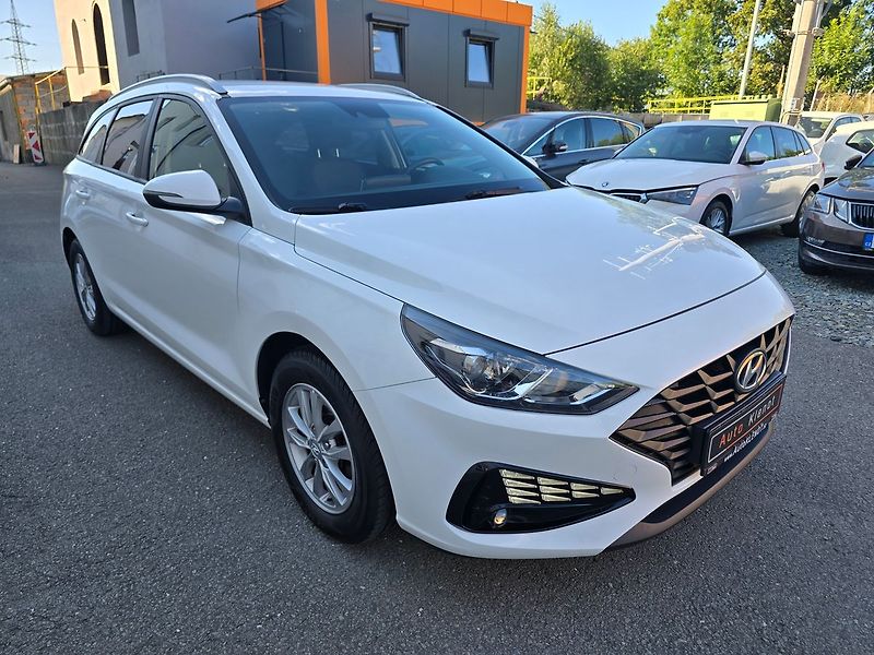 Hyundai i30 1.6CRDi COMFORT LED KAMERA NAV - fotka 2 z 39