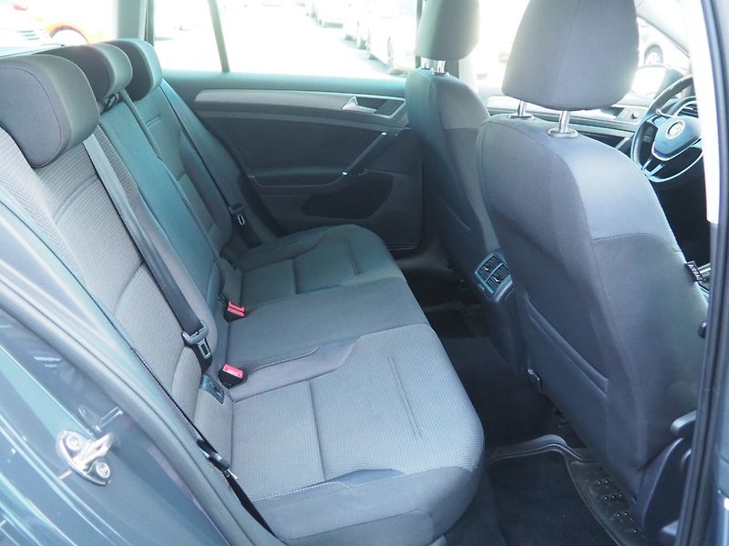 Volkswagen Golf Variant (2014) 2.0 TDI, 110 kW, Navi - fotka 18 z 43