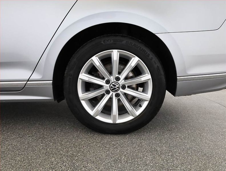Volkswagen Passat (2021) R-Line 2.0 TDI, 4X4, Automat - fotka 21 z 21