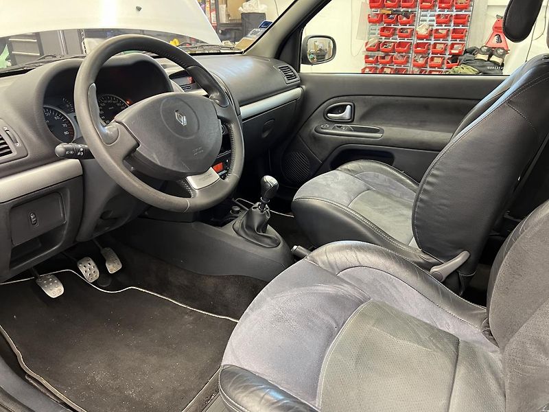 Renault Clio Sport 2.0l 124 kW - fotka 7 z 16