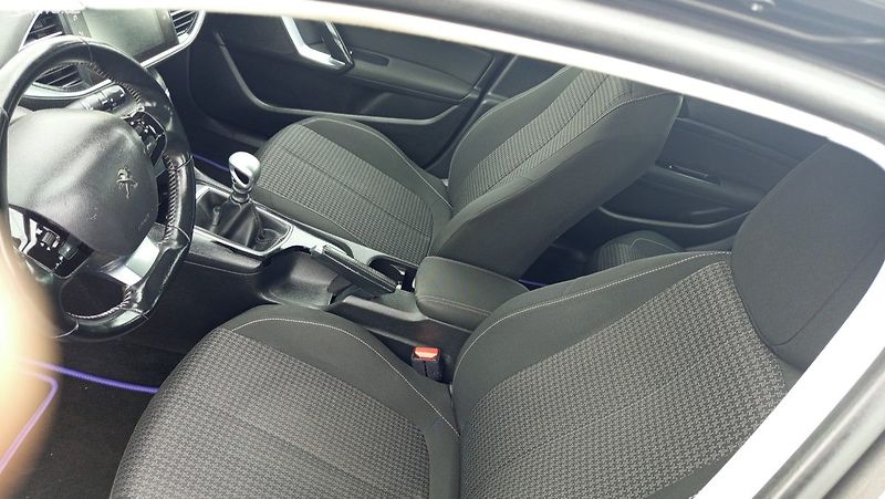 Peugeot 308 (2018) - fotka 17 z 36