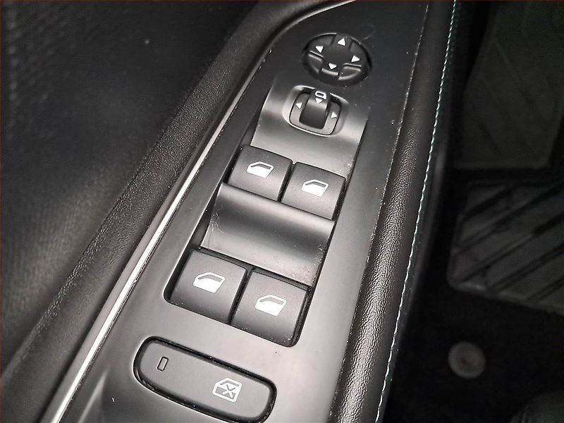 Peugeot 5008 (2023) PureTech 130 - fotka 18 z 22