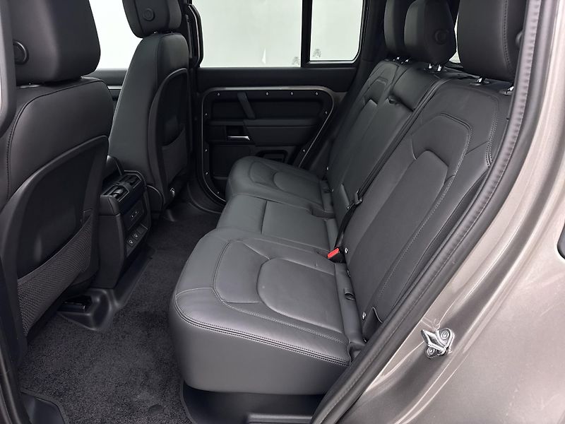 Land Rover Defender 110 P425 X-DYNAMIC REZERVACE - fotka 5 z 50
