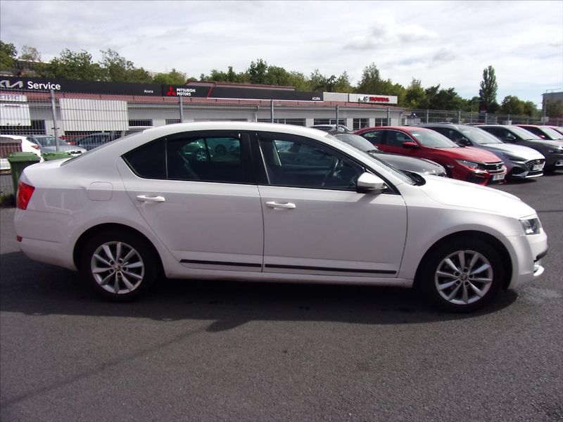 Škoda Octavia 1,6 TDI Ambiente 81kW ČR - fotka 2 z 28