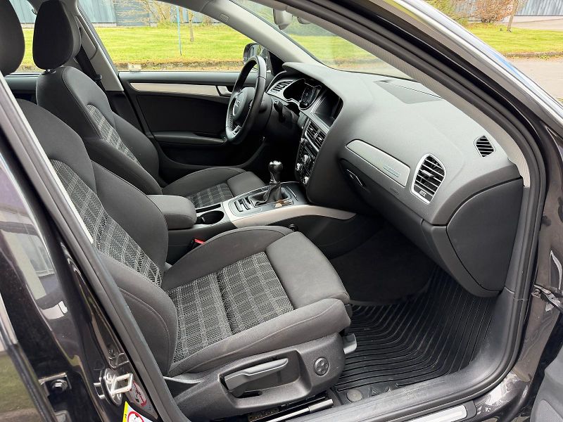 Audi A4 2,0 TDi Quattro /1.maj./ ČR /  - fotka 24 z 30