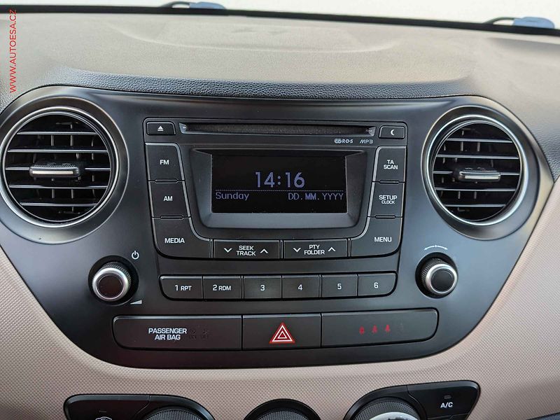 Hyundai i10 (2015) 1.0i, ČR, AC - fotka 11 z 14