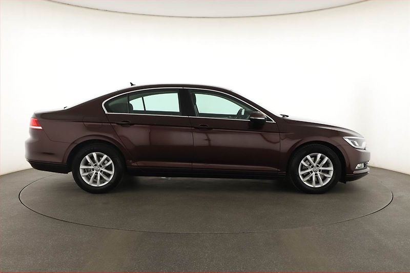 Volkswagen Passat (2015) Comfortline 2.0 TDI - fotka 6 z 18