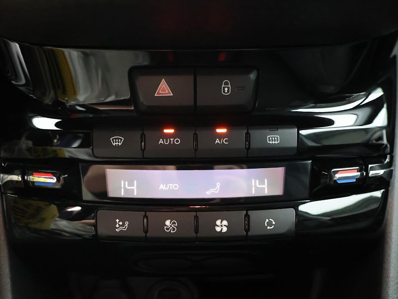 Peugeot 2008 1,6 HDI 73kW CZ - fotka 21 z 29