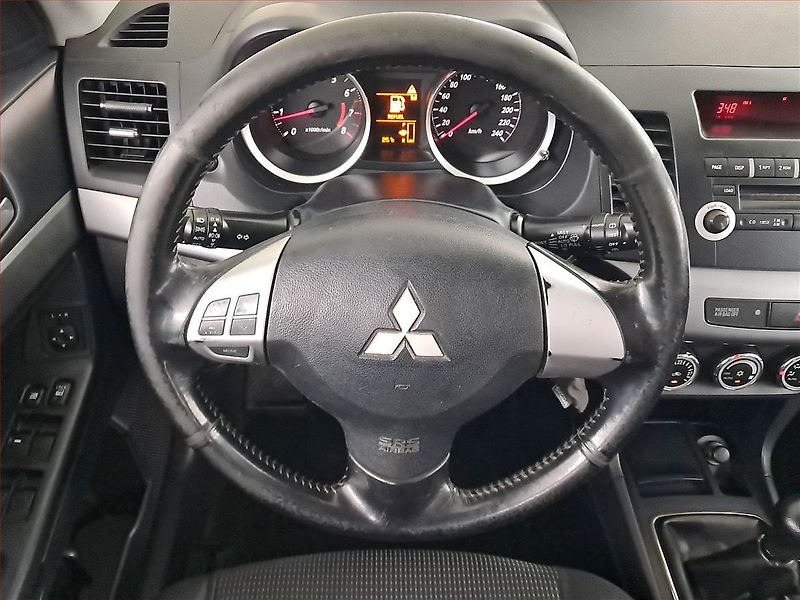 Mitsubishi Lancer (2011) 1.6 MIVEC - fotka 17 z 17
