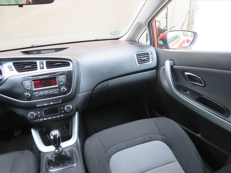 Kia Pro_Ceed (2013) 1.6 GDI, Serv.kniha, Tempomat - fotka 8 z 15