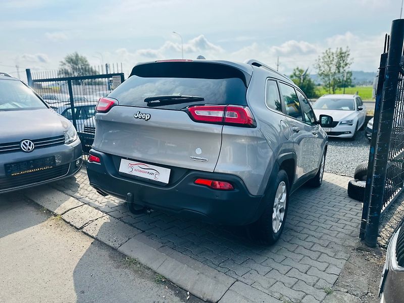 Jeep Cherokee (2017) 2.0D NAVI,VÝHŘEV SED, ČEŠTINA - fotka 6 z 17