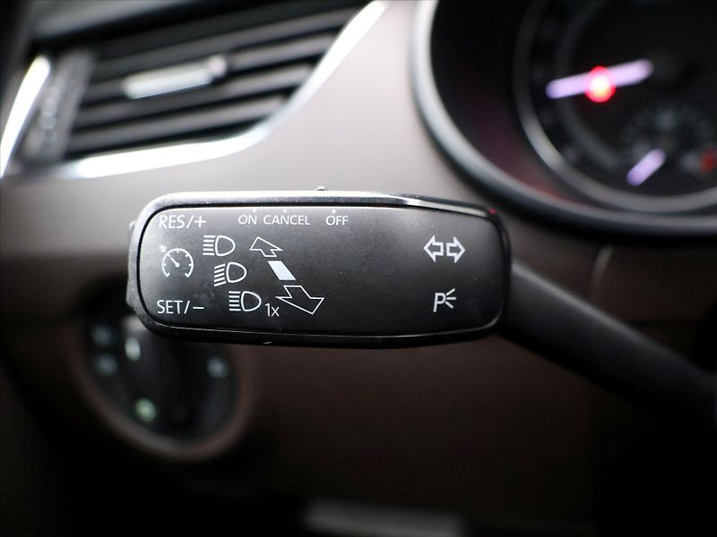 Škoda Octavia 2.0 TDI 135kW DSG Scout Xenon - fotka 17 z 28