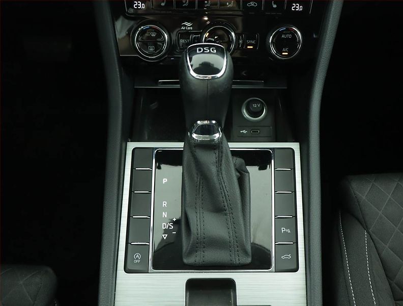 Škoda Superb (2021) Ambition 2.0 TDI - fotka 13 z 17