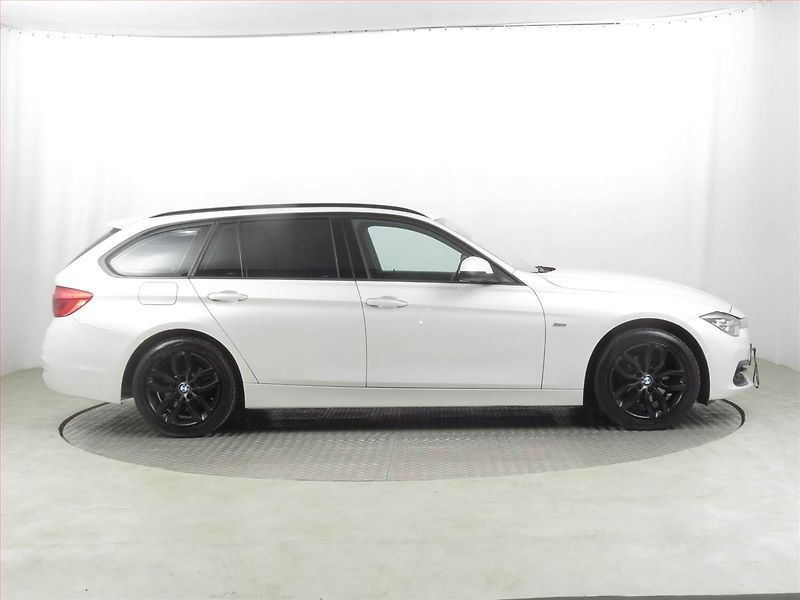 BMW Řada 3 (2017) 316 d, Automat, Navi, Tempomat - fotka 6 z 22