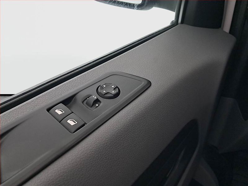 Peugeot Expert (2018) 1.5 BlueHDi, Bus, 5Míst, ČR - fotka 16 z 16