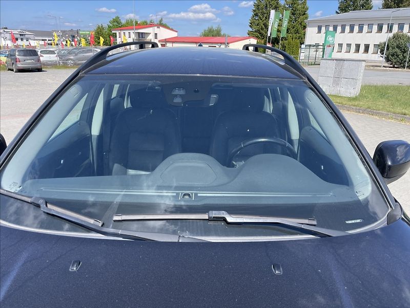 Volvo XC70 2,4 D5 Geartronic Momentum AWD - fotka 35 z 35