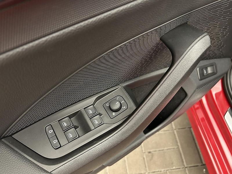Škoda Octavia 1.5 TSI SportLine - fotka 8 z 28