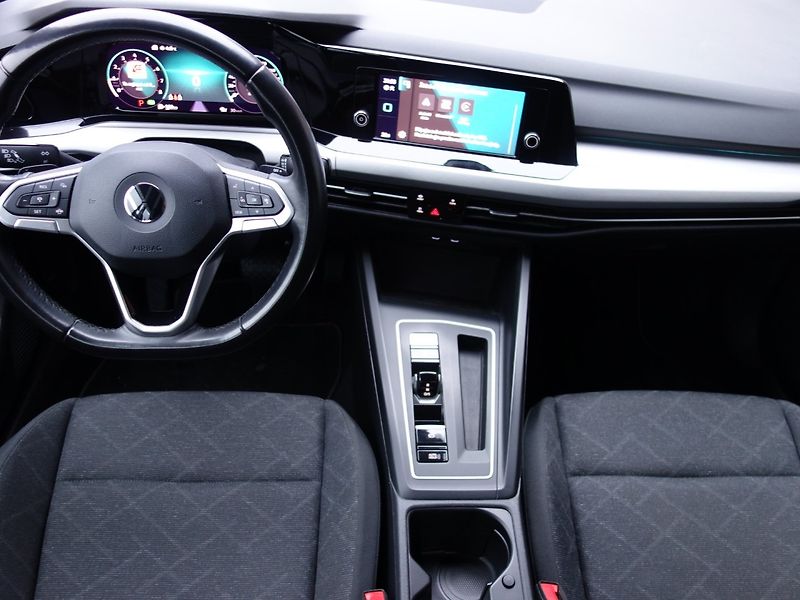 Volkswagen Golf (2021) 1.0eTSI 81kW DSG -VÝBAVA-LED - fotka 11 z 40