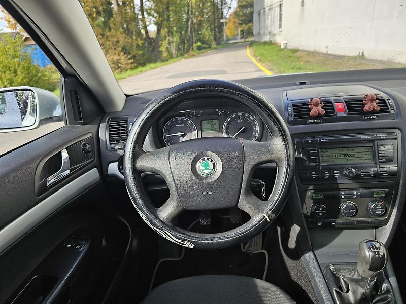 Škoda Octavia (2008) 2 1.9TDI TAŽNÉ  - fotka 13 z 19