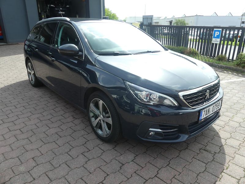 Peugeot 308 (2019) 1,2 PT 130 EAT8 - fotka 3 z 21