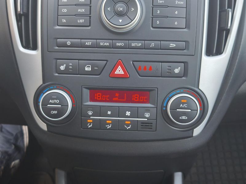 Kia Ceed 2011 ČR 1.6 CRDi 85kW  - fotka 13 z 33