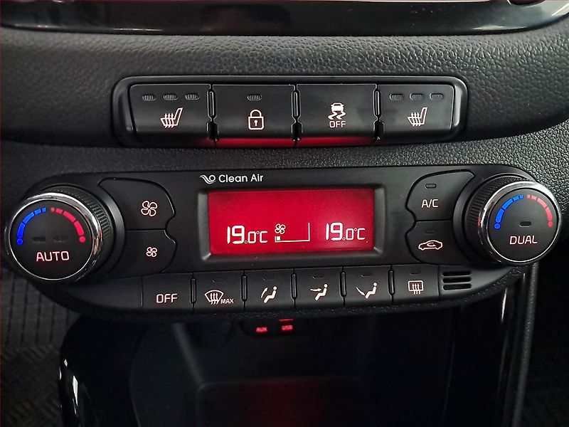 Kia Ceed (2015) 1.6 CRDi, Serv.kniha, Navi - fotka 16 z 21