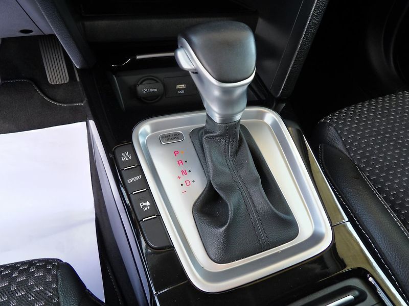 Kia Ceed 1.6GDI PHEV Comfort Tažné - fotka 12 z 36