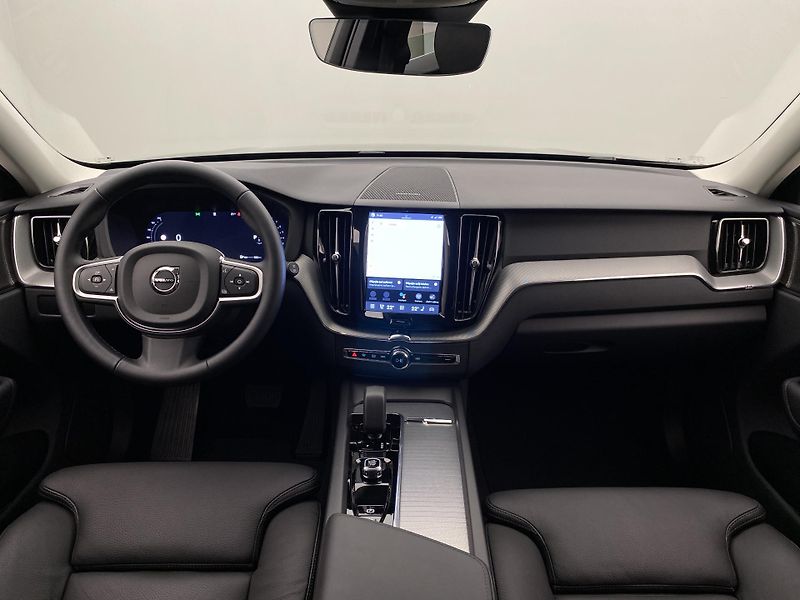 Volvo XC60 B5 AWD CORE AUT REZERVACE - fotka 2 z 52