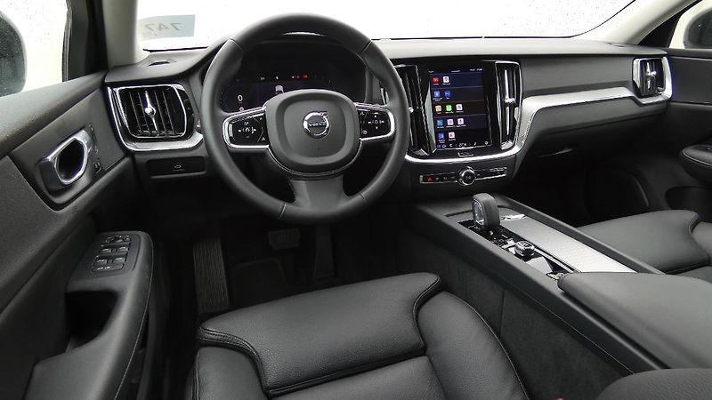Volvo V60 B4 benzin Plus Dark DCT - fotka 5 z 24