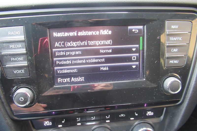 Škoda Octavia 2.0 TDI DSG NAVIGACE XENONY - fotka 15 z 27