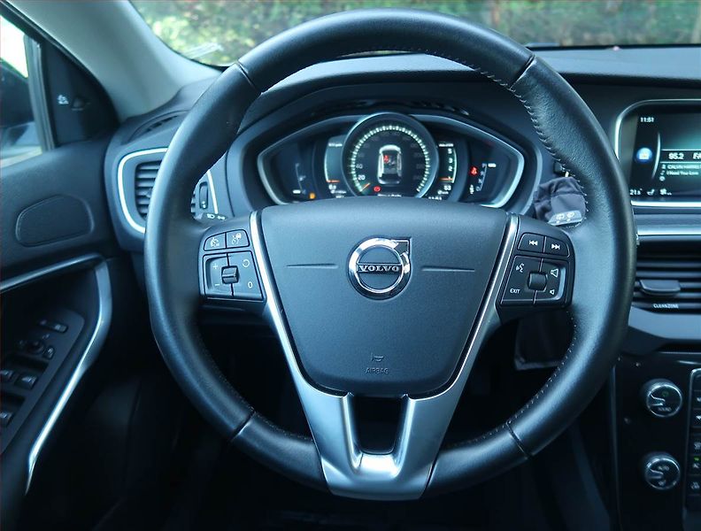 Volvo V40 (2016) 2.0 D3, Automat, Serv.kniha - fotka 16 z 18