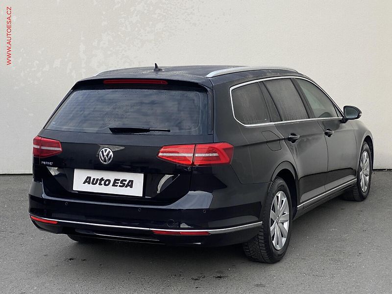 Volkswagen Passat (2019) 2.0 TDi, Highline, navi - fotka 4 z 19