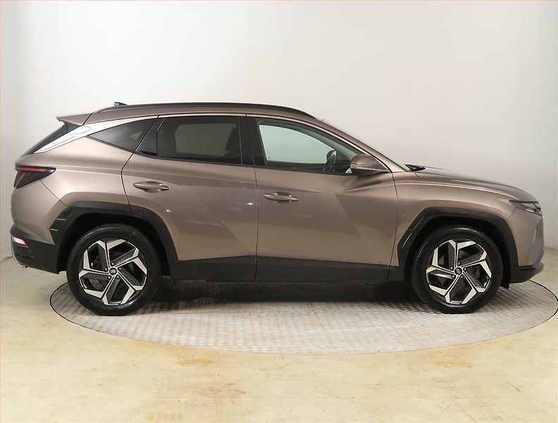 Hyundai Tucson (2021) 1.6 T-GDI HEV - fotka 6 z 23