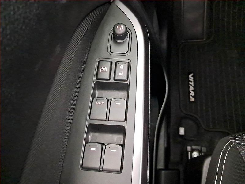 Suzuki Vitara (2022) Premium 1.4 BoosterJet - fotka 16 z 16