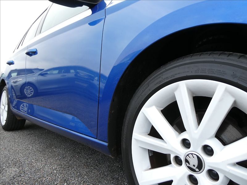 Škoda Fabia 1,2 TSi 2xkola,auto klima,temp - fotka 12 z 42