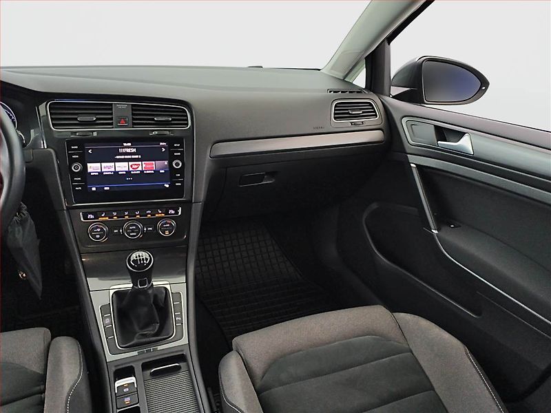 Volkswagen Golf (2018) Highline 1.0 TSI, Tempomat - fotka 8 z 17