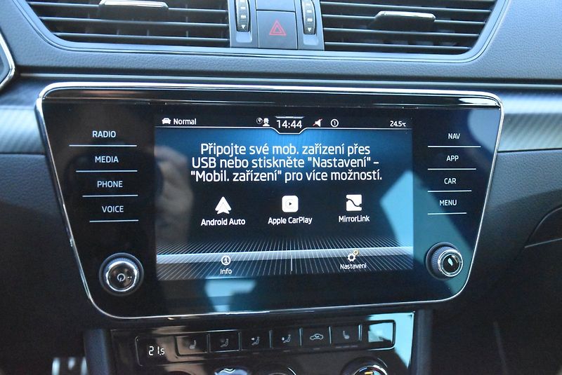 Škoda Superb (2021) Sportline 1.5 TSI DSG - fotka 19 z 35