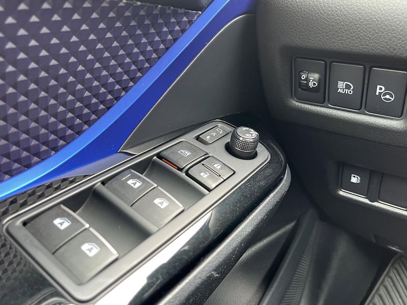Toyota C-HR (2017) COMFORT 1.2 85kW, ČR, 1.maj, N - fotka 12 z 23