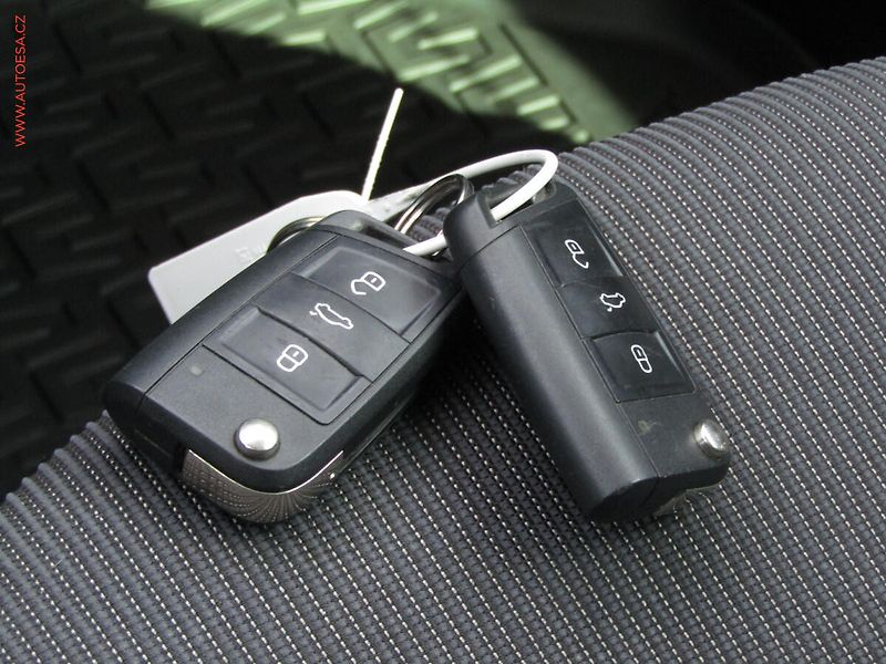 Škoda Octavia (2019) 1.6TDi 4x4, 1.maj,ČR, Style - fotka 17 z 17