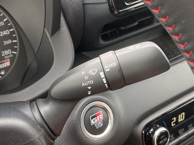 Toyota GR Yaris 1.6iT, Sport, manual, 4x4, DPH - fotka 14 z 29