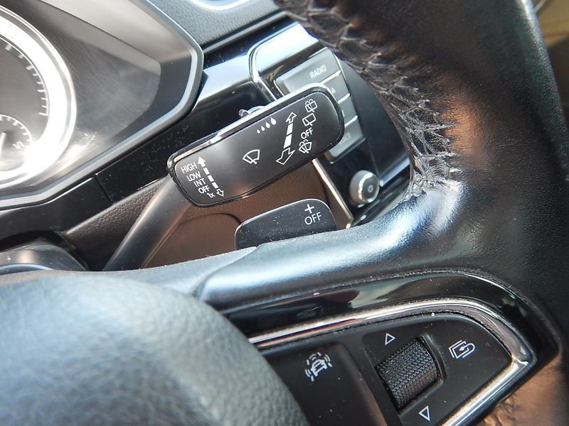 Škoda Superb 2.0 TDI, DSG, L&K, DIGIKLIMA - fotka 22 z 37