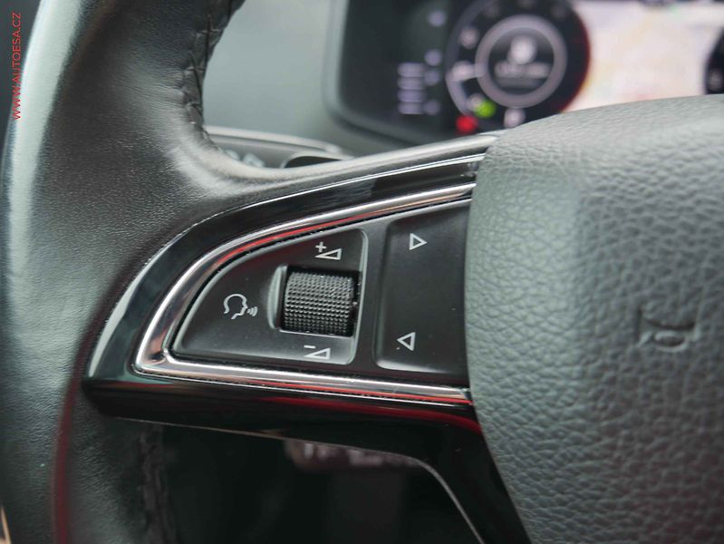 Škoda Karoq (2018) 1.6TDi, ČR, Style, DSG - fotka 13 z 15