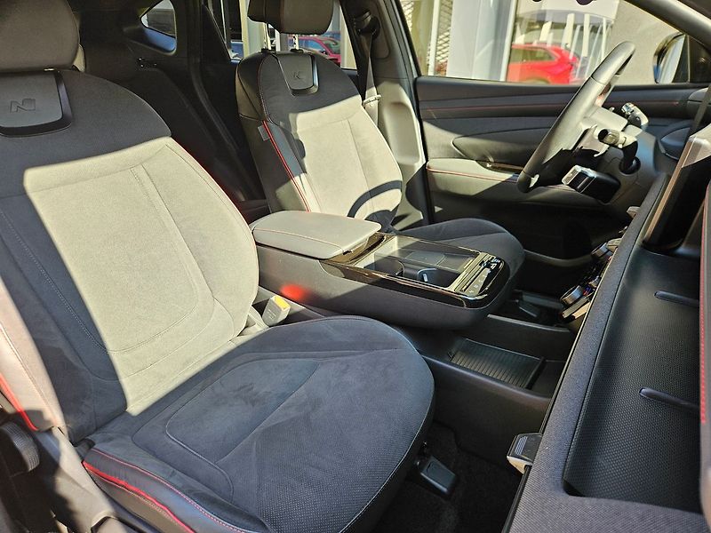 Hyundai Tucson 1.6T-GDi PHEV N-Line, serv.kn. - fotka 30 z 34
