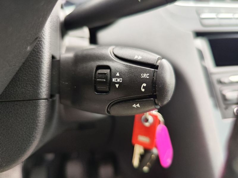 Peugeot 5008 2.0 HDI/110kW Allure - fotka 29 z 35