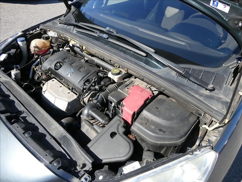 Peugeot 308 1,6 i 88kW 2x kola,klima,závěs - fotka 26 z 29